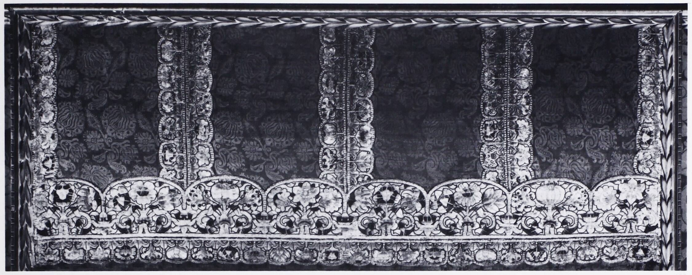 Valance with Floral Design